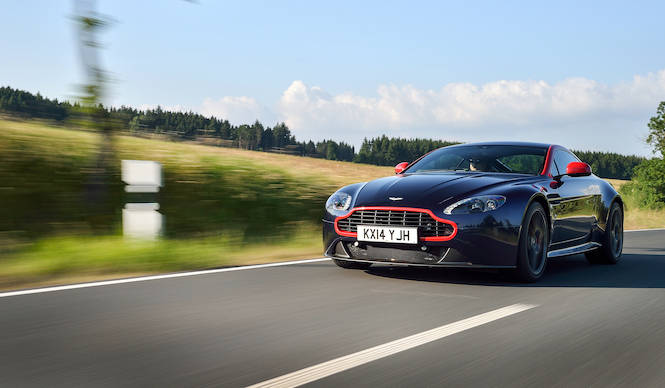 アストン V8 ヴァンテージ N430を英国で試乗する｜Aston Martin 