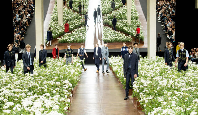 ［超希少] ディオールオム Dior HOMME 16ss サイズ48 白薔薇 超希少] ディオールオム Dior HOMME 16ss サイズ48 白薔薇