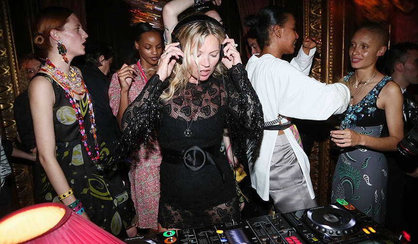 【希少】ミュウミュウ miumiu 2017FW 写真集 Kate Moss 希少】ミュウミュウ miumiu 2017FW 写真集 Kate Moss
