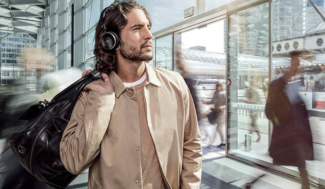 AKG初のBluetooth対応ノイズキャンセリングヘッドホン｜AKG ギャラリー