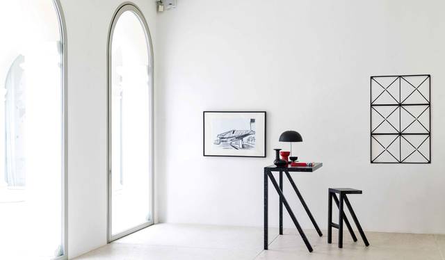 室内でも屋外でも軽量で使いやすい。直線的なフォルムのシンプルなスツール｜MAGIS　ギャラリー