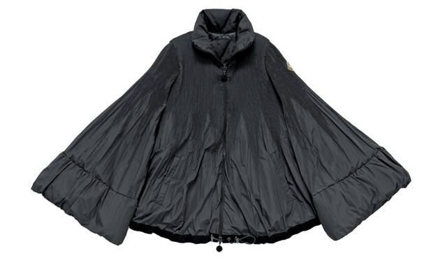 【MONCLER】モンクレール✖️サカイ SACI 阿部千登勢　ダウンジャケット Moncler x sacai | sacai Official Store サカイ オフィシャル