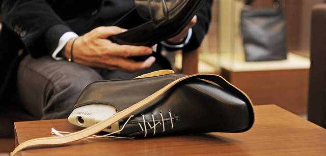 Salvatore Ferragamo スエードスクエアトゥシューズ Salvatore Ferragamo｜靴づくりに息づくトップメゾンの矜持