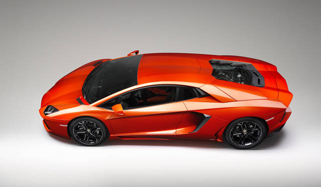 ランボルギーニアヴェンタドール LP700-4、ヴィンケルマン CEOサイン入り ランボルギーニ アヴェンタドール LP700-4 画像ギャラリー(画像