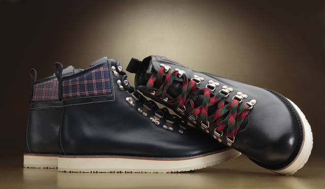 GUCCIの秋冬コーディネイトの足もとは、アウトドア＆スポーツ！ - Web 