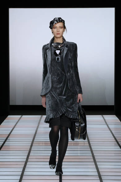 01 <strong>EMPORIO ARMANI|エンポリオ アルマーニ</strong> 2012-13年秋冬コレクション速報