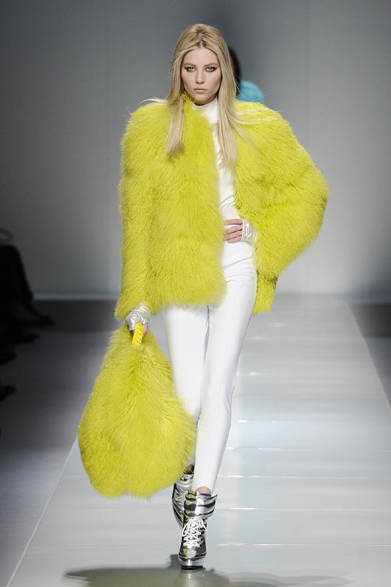 01_BLUMARINE_AI_12-13 <strong>Blumarine|ブルマリン</strong> 2012-13年秋冬コレクション速報