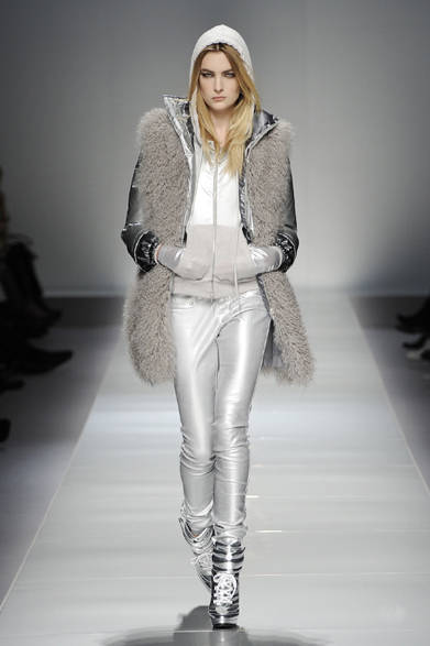 10_BLUMARINE_AI_12-13 <strong>Blumarine|ブルマリン</strong> 2012-13年秋冬コレクション速報