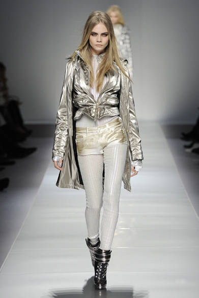 11_BLUMARINE_AI_12-13 <strong>Blumarine|ブルマリン</strong> 2012-13年秋冬コレクション速報
