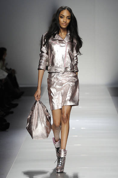 32_BLUMARINE_AI_12-13 <strong>Blumarine|ブルマリン</strong> 2012-13年秋冬コレクション速報