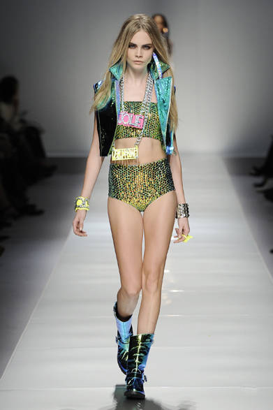 57_BLUMARINE_AI_12-13 <strong>Blumarine|ブルマリン</strong> 2012-13年秋冬コレクション速報