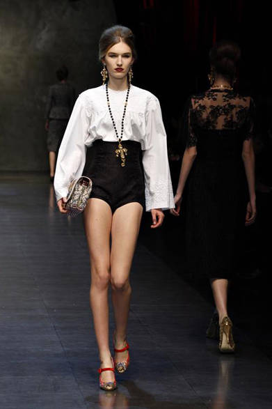 dolce_and_gabbana_34 <strong>DOLCE & GABBANA|ドルチェ&ガッバーナ</strong> <a href="/article/16845" class="link12lh15blue">2013年秋冬コレクション</a>