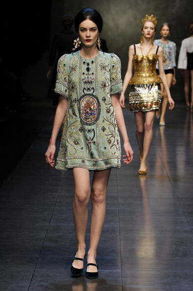 dolce_and_gabbana_38 <strong>DOLCE & GABBANA|ドルチェ&ガッバーナ</strong> <a href="/article/16845" class="link12lh15blue">2013年秋冬コレクション</a>