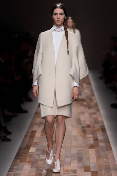 valentino_10 <strong>VALENTINO|ヴァレンティノ</strong> <a href="/article/16845
" class="link12lh15blue">2013年秋冬コレクション</a>