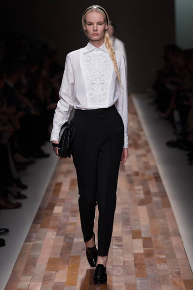 valentino_17 <strong>VALENTINO|ヴァレンティノ</strong> <a href="/article/16845
" class="link12lh15blue">2013年秋冬コレクション</a>