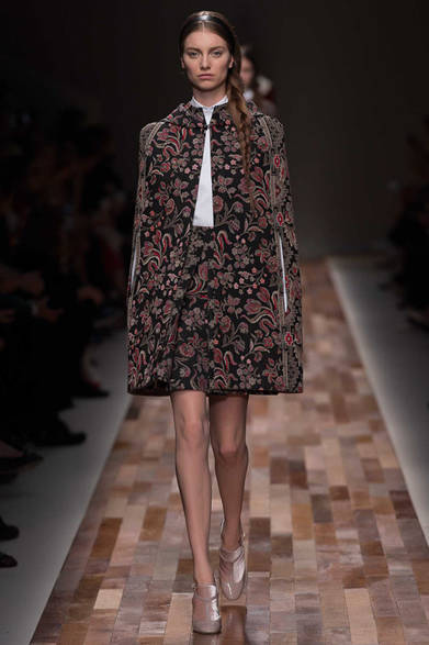 valentino_21 <strong>VALENTINO|ヴァレンティノ</strong> <a href="/article/16845
" class="link12lh15blue">2013年秋冬コレクション</a>