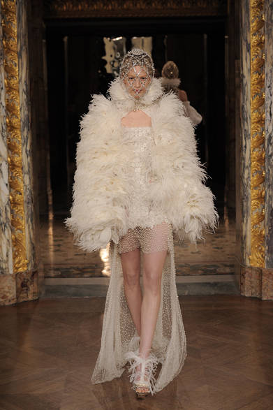 <strong>Alexander McQueen｜アレキサンダー・マックイーン</strong>　<a href="/article/16845" class="link12lh15blue">2013年秋冬コレクション</a> 
