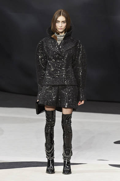 chanel_16 <a href="" class="link12lh15blue"><strong>CHANEL|シャネル</strong></a> <a href="/article/16845" class="link12lh15blue">2013年秋冬コレクション</a> ©CHANEL