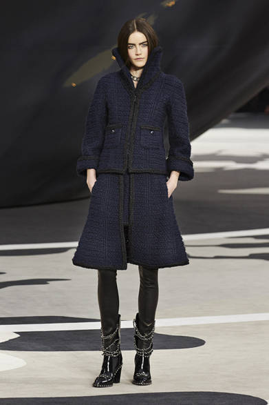chanel_40 <a href="" class="link12lh15blue"><strong>CHANEL|シャネル</strong></a> <a href="/article/16845" class="link12lh15blue">2013年秋冬コレクション</a> ©CHANEL