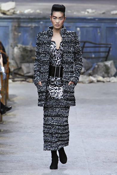 chanel_16 <strong><a href="" class="link12lh15blue">CHANEL|シャネル</a></strong> <a href="/article/18541" class="link12lh15blue">2013年秋冬オートクチュールコレクション</a> ©CHANEL
