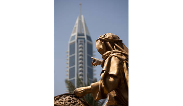 dubai_665_08 摩天楼が迫る