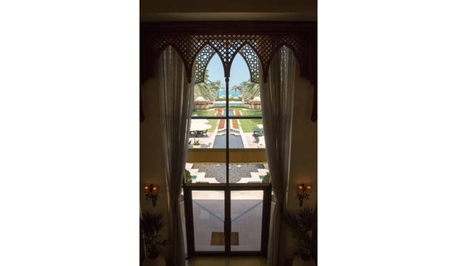 dubai_665_62_b レジデンス&スパも、エントランスから入るロビーは建物の2階部分に当たる
