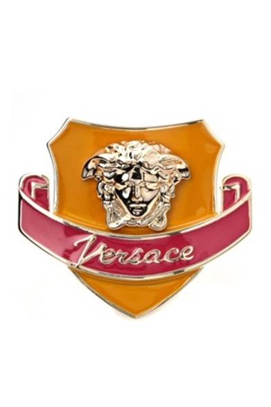 <strong>VERSACE｜ブランド設立35周年、アイコニックな限定アイテムが多数登場</strong><br /><br />


Medusa metal pin<br />
GOLD X YELLOW<br />
3万450円