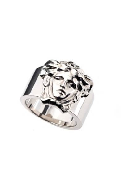 <strong>VERSACE｜ブランド設立35周年、アイコニックな限定アイテムが多数登場</strong><br /><br />

Medusa metal ring<br />
SILVER<br />
4万4100円