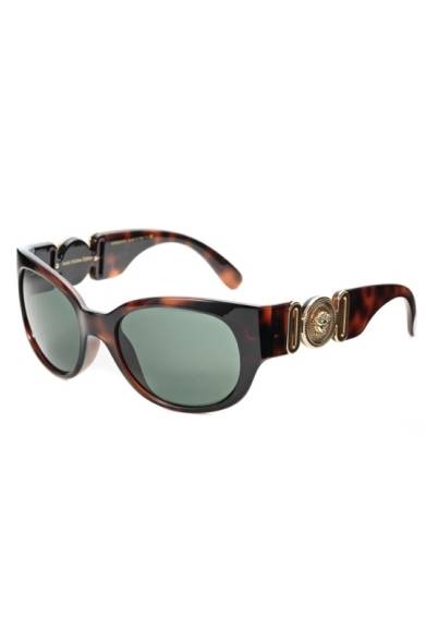 <strong>VERSACE｜ブランド設立35周年、アイコニックな限定アイテムが多数登場</strong><br /><br />

故GIANNI VERSACE時代の90年代のモデルを2013FWコレクションでRe-Edition modelとして復活した限定商品。<br /><br />

SUNGLASSES<br />
BROWN<br />
3万450円