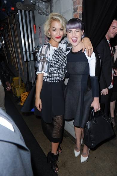 DSC_2631 <strong>2014年春夏コレクション会場スナップ</strong> (左より)Rita Ora & Kelly Osbourne|リタ・オラ&ケリー・オズボーン (DKNYの会場にて・ニューヨーク)
