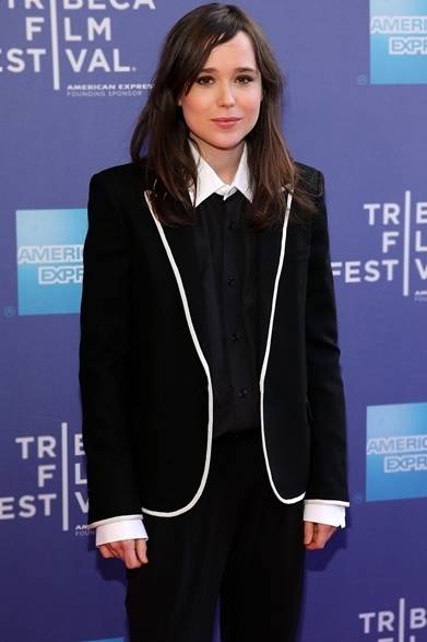 125 <strong>Ellen Page|エレン・ペイジ</strong><br /><br />
ニューヨークで開催されたトライベッカ・フィルム・フェスティバルに、女優のエレン・ペイジがサンローランのスーツで登場。彼女のスイートな顔立ちと辛口コーディネイトのマッチングが絶妙!<br /><br />
Courtesy of Saint Laurent