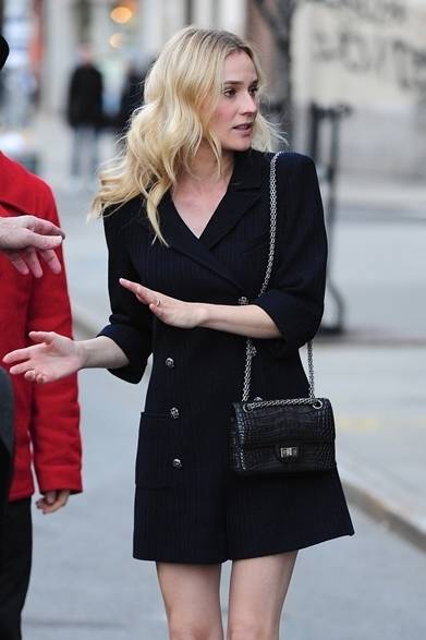 41 <strong>Diane Kruger|ダイアン・クルーガー</strong><br /><br />
ニューヨークでキャッチした女優のダイアン・クルーガーは、シャネルのジャンプスーツにバッグ「2.55」をコーディネイト。シンプルな着こなしは彼女の美しさがより際立つ。<br /><br />
© CHANEL
