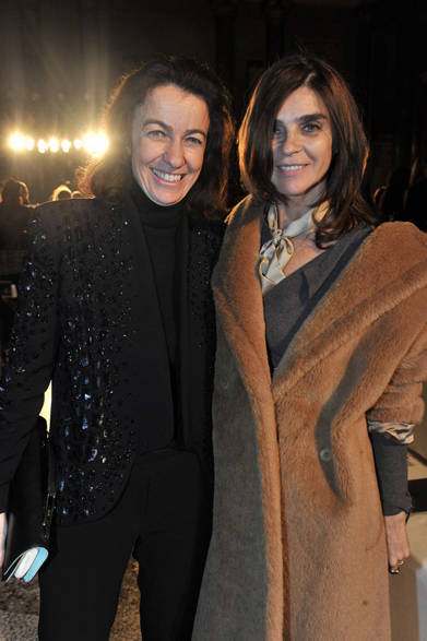 15 <strong>LAUDOMIA PUCCI & CARINE ROITFELD|ラウドミア・プッチ&カリーヌ・ロワトフェルド</strong><br />
左はエミリオ・プッチのイタリア本社、副会長兼イメージ・ディレクターのラウドミア・プッチ、『ハーパーズ・バザー』グローバル・ファッション・ディレクターのカリーヌ・ロワトフェルドとともに。