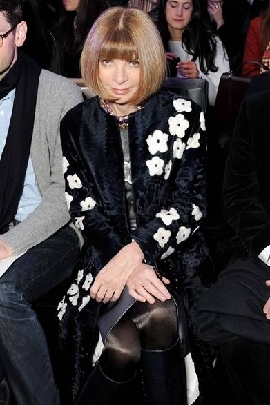 01 <strong>Anna Wintour|アナ・ウィンター</strong><br /><br />
2013年秋冬マルベリーのフロントローに現れたアメリカ版『ヴォーグ』の編集長アナ・ウィンター。