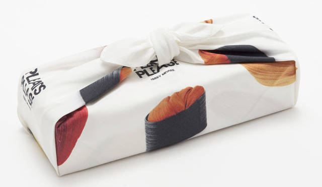 PLEATS PLEASE ISSEY MIYAKE｜“お寿司”で春のおしゃれ ギャラリー