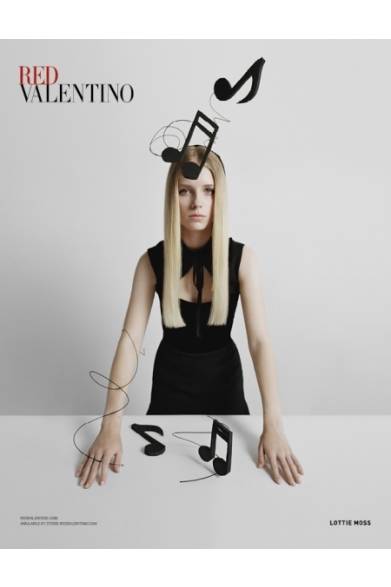 Red Valentino おとぎ話のような最新広告にロッティ モス登場 ギャラリー Web Magazine Openers ウェブマガジン オウプナーズ Red Valentino おとぎ話のような最新広告にロッティ モス登場 ギャラリー Web Magazine Openers ウェブマガジン オウプナーズ