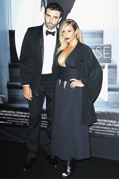 43 <strong>Riccardo Tisci & Kim Kardashian|<br />リカルド・ティッシ&キム・カーダシアン</strong><br /><br />
映画『マドモアゼル C』のプレミア上映にて、キム・カーダシアンとデザイナーのリカルド・ティッシが一緒に登場。胸元を大胆に露出するキムのドレスはもちろんジバンシィ バイ リカルド ティッシ。