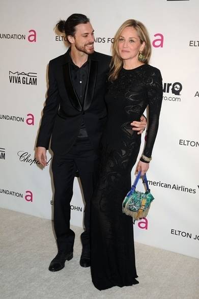 39 <strong>SHARON STONE|シャロン・ストーン</strong><br /><br />
エルトン・ジョン・エイズ基金主催の第21回アカデミー賞観賞パ―ティに、女優のシャロン・ストーンをキャッチ! 透け感のあるブラックドレスに、ゴージャスなフェンディのバッグがアクセントに。