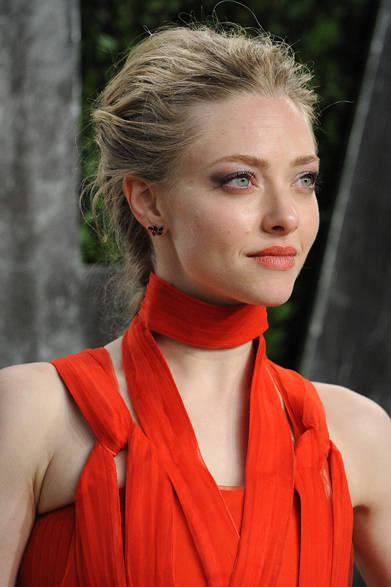 11 <strong>AMANDA SEYFRIED|アマンダ・サイフリッド</strong><br /><br />
女優のアマンダ・サイフリッドは、特別にカスタムメイドしたGivenchy Haute Couture by Riccardo Tisci(ジバンシィ オートクチュール バイ リカルド ティッシ)を着用。レッドチュールプリセのロングドレスを、レッドパテントレザーベルトとナパレザーのサンダルとでコーディネイトした。
<br /><br />
<a href="/article/16950" target="_blank" class="link12lh15blue"><strong>第85回アカデミー賞<br />
各部門受賞作品はこちら→</strong></a>