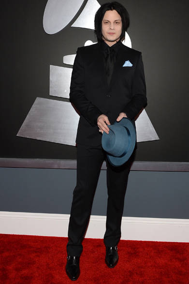 09 <strong>JACK WHITE|ジャック・ホワイト</strong>
<br /><br />
2013 年2 月10 日カルフォルニア州ロサンゼルスのステイプルズ・センターで開催さ
れた第55回グラミー賞授賞式にて、JACK WHITE(ジャック・ホワイト)がサンローランを着用。
<br /><br />
<div style="padding: 3px 0px 0px 0px;" id="creator_contents_img_caption">COURTESY OF SAINT LAURENT</div>