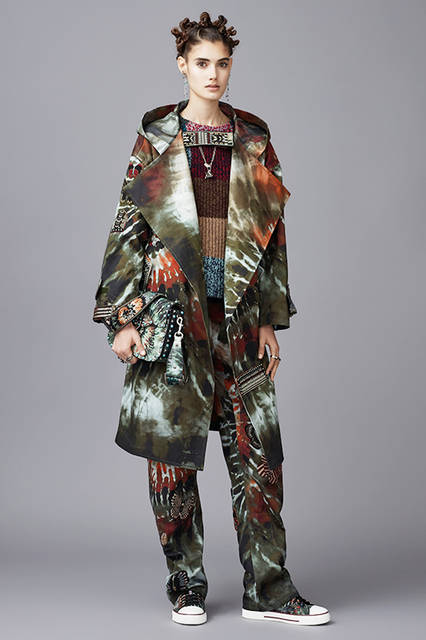 VOGUE-RUNWAY_VAL_FALL16_03