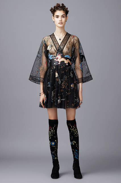 VOGUE-RUNWAY_VAL_FALL16_05