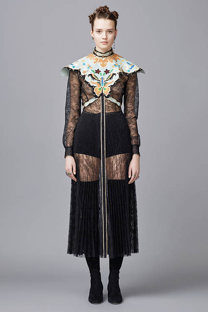 VOGUE-RUNWAY_VAL_FALL16_39