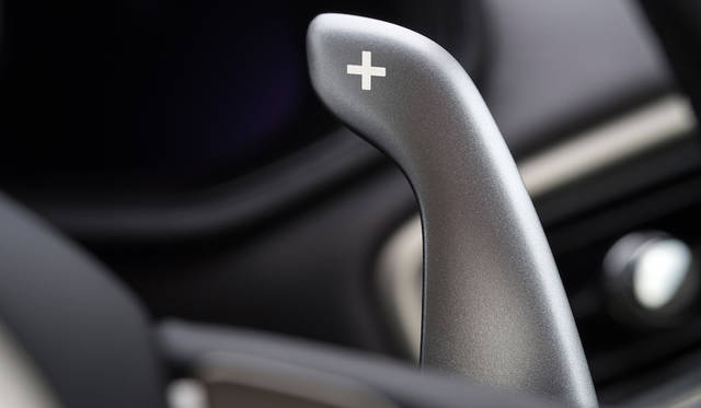 035_Aston-Martin-DB11-Embargo