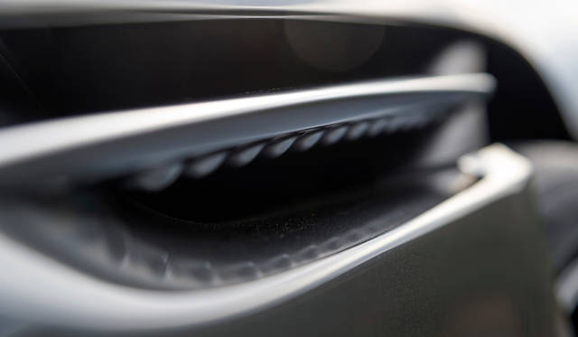 024_2_Aston-Martin-DB11-Embargo