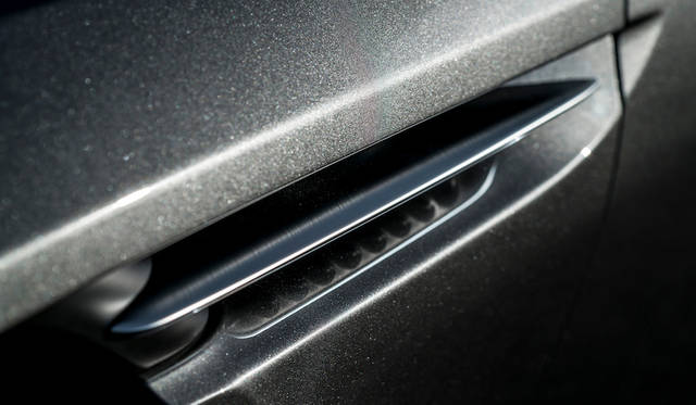 024_Aston-Martin-DB11-Embargo