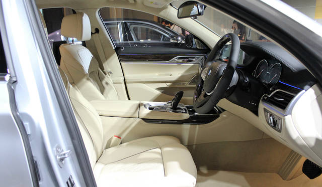 BMW 740e iPerformance|ビー・エム・ダブリュー 740i iパフォーマンス 013