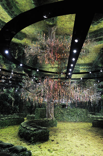 DIOR_HC_SS17_SCENOGRAPHY-10-©-Adrien-Dirand