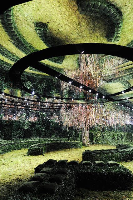 DIOR_HC_SS17_SCENOGRAPHY-2-©-Adrien-Dirand