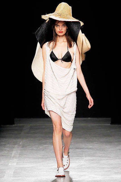 AK-VW_SS17_FOH_HiRes_010